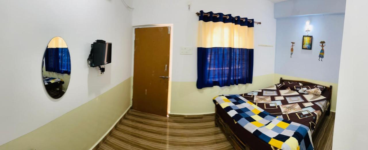 Blue Waves Guest House Calangute Eksteriør billede
