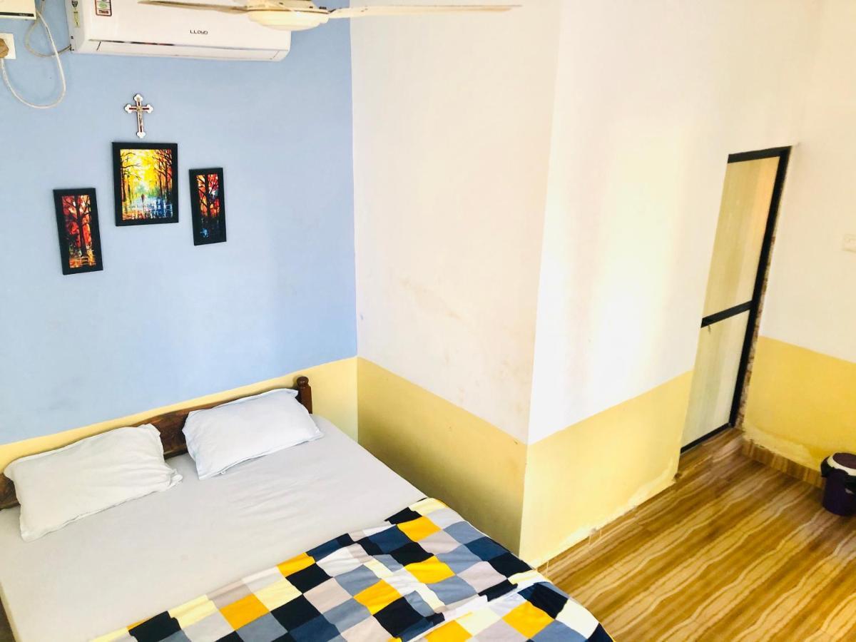 Blue Waves Guest House Calangute Eksteriør billede